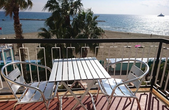 Central mini apartment right by the sea, Diano Marina, max. 4 people