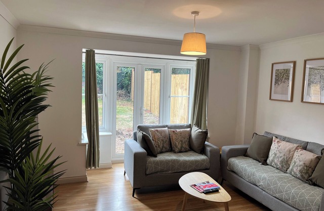 Central, Modern, Entire 3 rooms, 2.5 baths house