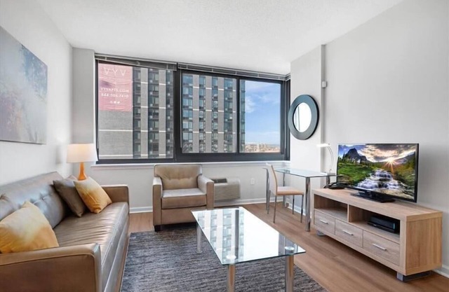 Central & Pet-friendly 1BR w. Full Kitchen & Oven | Jersey City