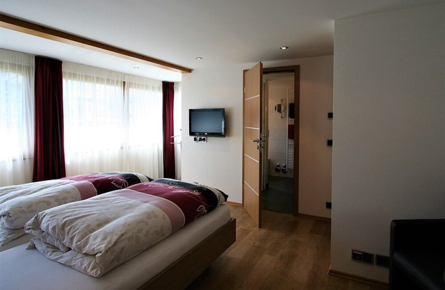 Central, quiet location, 5-star comfort, south-facing balcony, summer: mountain railway incl.