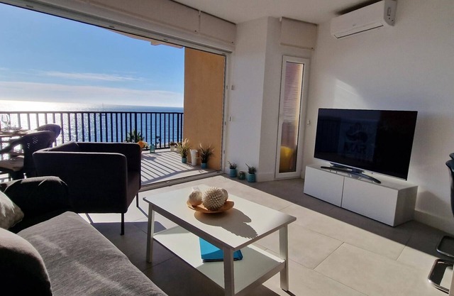Central & Quite New 2BDR beachfront apt Fuengirola