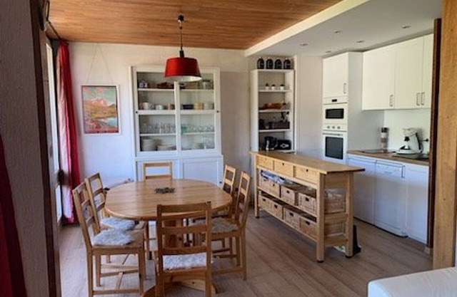 Central Vars Apt: Sleeps 6, Near Slopes, Spacious Balcony