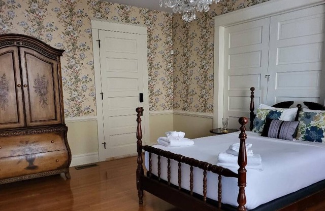 Central W. Main Location! Safe & Ideal for Travelers & Professionals Alike.