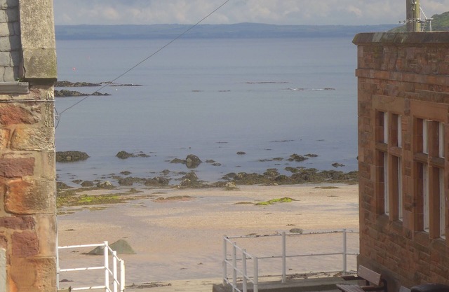 Centrally located, one bedroom beachside apartment.