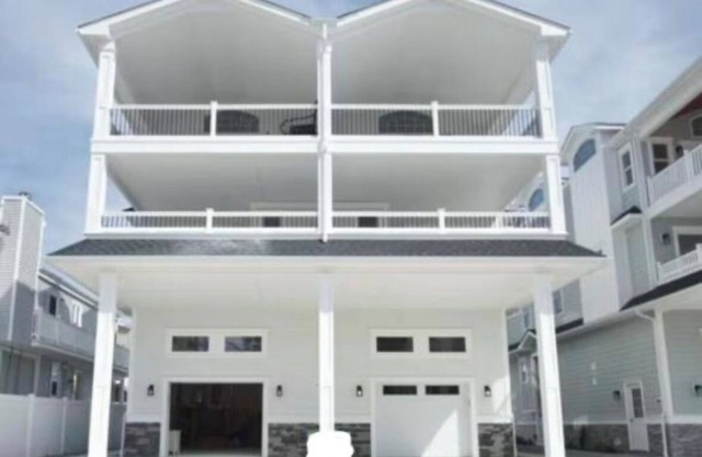 Centrally located. Walking distance to everything. Elevator. 5 min walk to beach