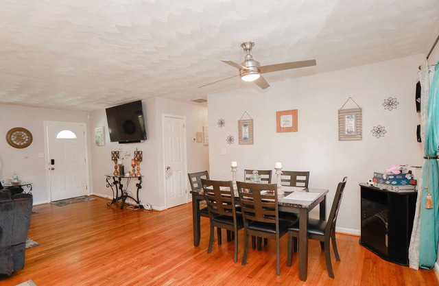 Centrally located 3 BR home, Dog friendly with large backyard!