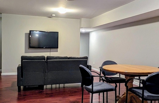 Centrally located basement suite near the University