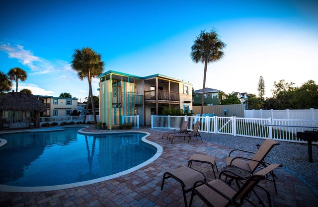 Centrally Located Condo with Amazing Pool a Block from SK Village, Pet Friendly