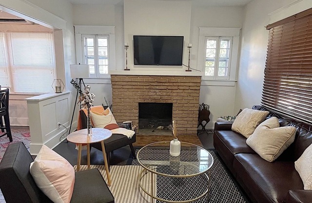 Centrally Located Downtown Cottage - Sleeps 4