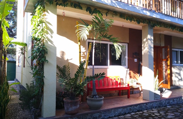 Centrally Located Gem: Cozy Apartment with Outdoor Garden Seating!