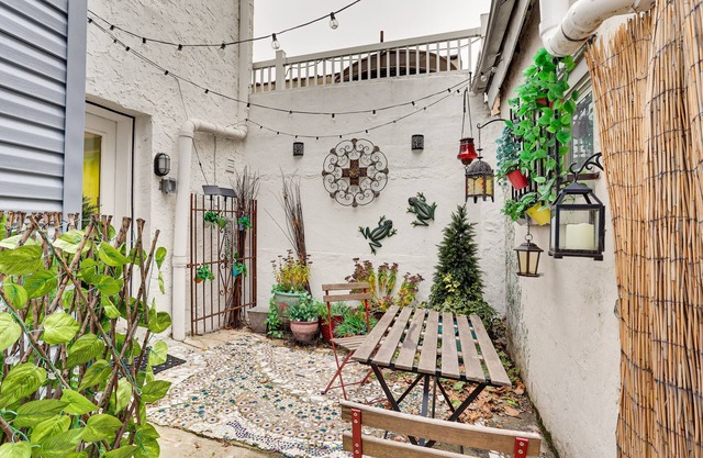 Centrally Located Philadelphia Townhome w/Patio!