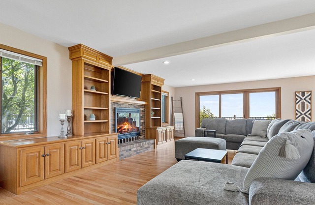 Centrally located with easy access to Green Bay and Door County!