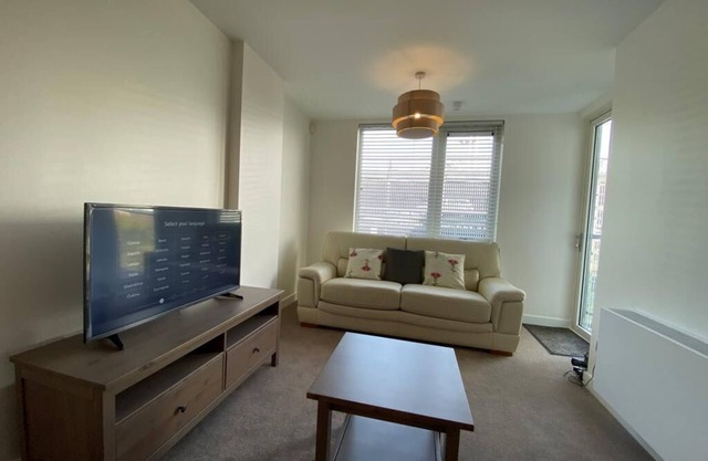 CentralMK-The Hub- 1 Bedroom Hall Kitchen Parking