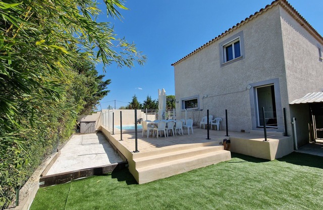 Cette Villa, Située à Saint-privat-des-vieux, est Idéale Pour 10 Personnes