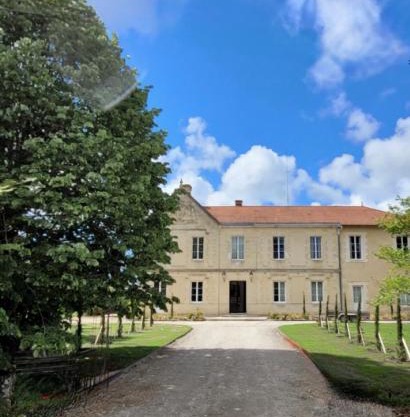 Château Bernon Maison d Hotes - Piscine et SPA