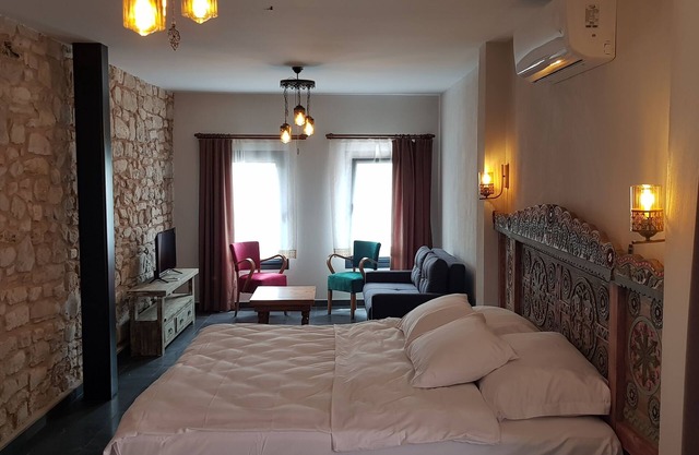 CHAKRA SUITES URLA