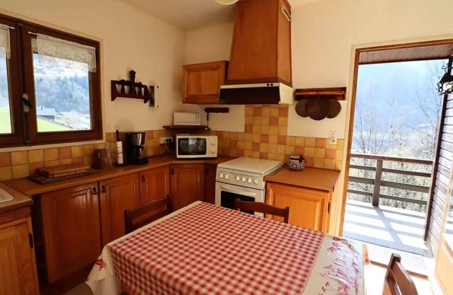 Chalet Alain - Chalet for 6 to 8 pers. with beautiful view, south facing - Garage. Ranked two stars.