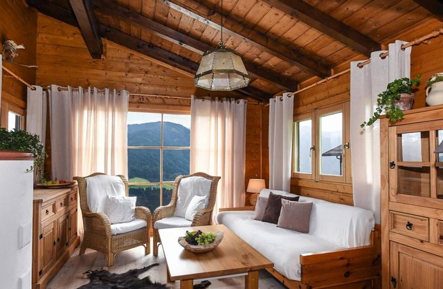 Chalet "Alpenblick" with Mountain View, Wi-Fi & Garden
