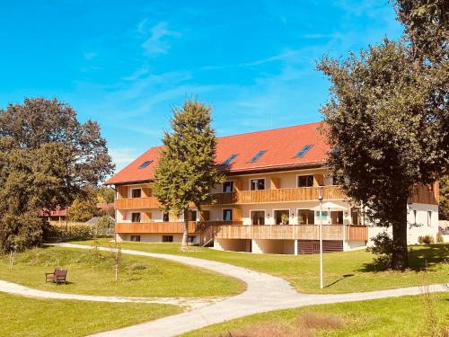 Chalet An der Brunnader-Ihr perfekter Rückzugsort in der Bayerischen Toskana-Überwiegend mit Klima-3Geh-Min zur Therme