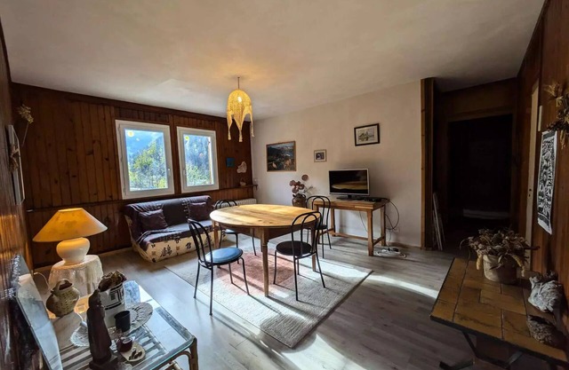 Chalet - Apartment 2 bedrooms – 5 pers. Very nice mountain view. Heart of village