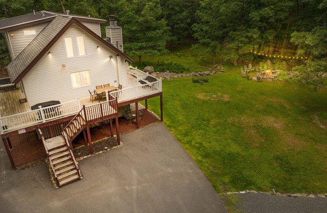 Chalet by the River: Adventure Awaits