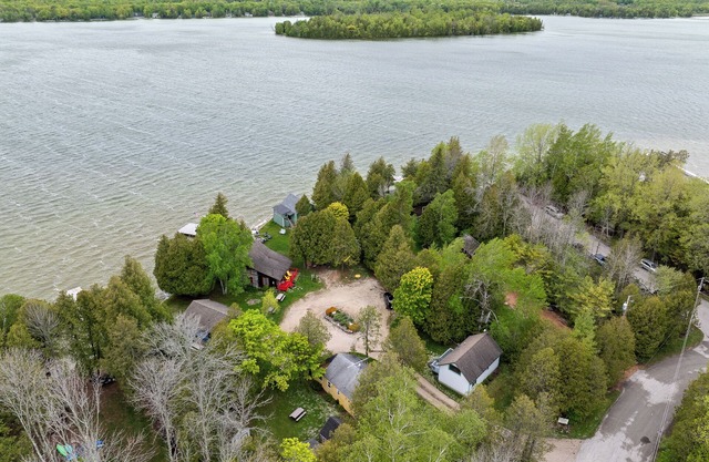Chalet Cabin on Kangaroo Lake - Dog Friendly and family friendly