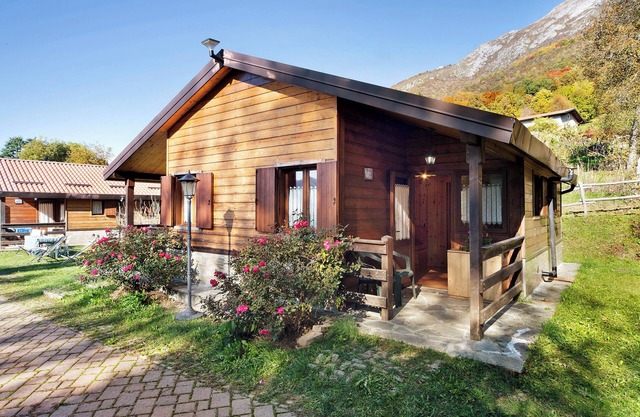 Chalet "Casa Ciclamino" with Mountain View, Wi-Fi & Garden