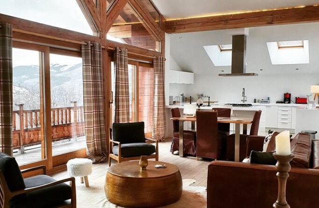 Chalet entier 110m2 avec vue et sauna à 10 min des pistes