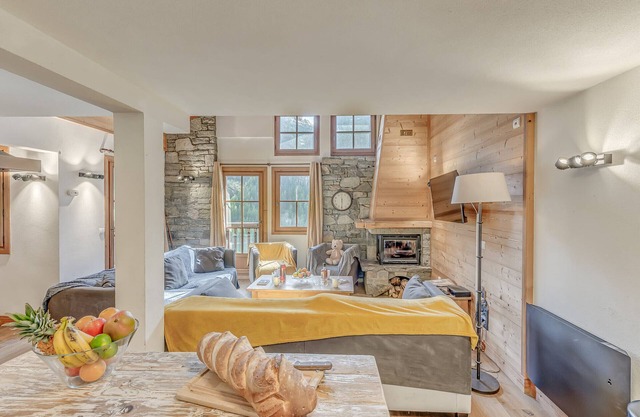 Chalet for 12, 6 rooms, 6 baths, balcony, fireplace, parking, wifi