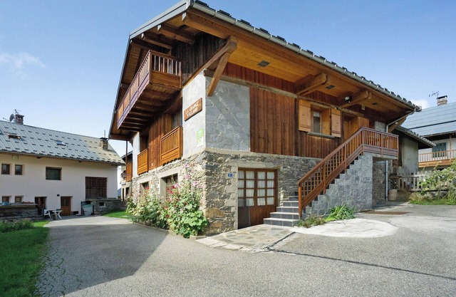 Chalet 'La Grange Villard' with Mountain View, Balcony and Wi-Fi
