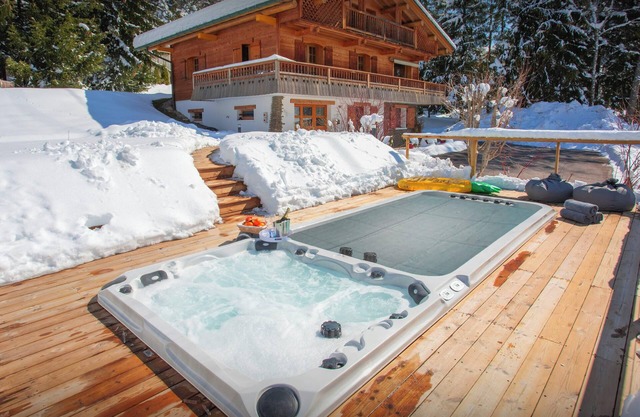 Chalet Le Mousqueton - ski base for 14 spa & mountain views - OVO Network
