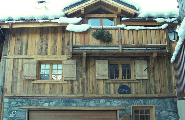 Chalet MONTELAGO * in Courchevel le Praz - Full of Character