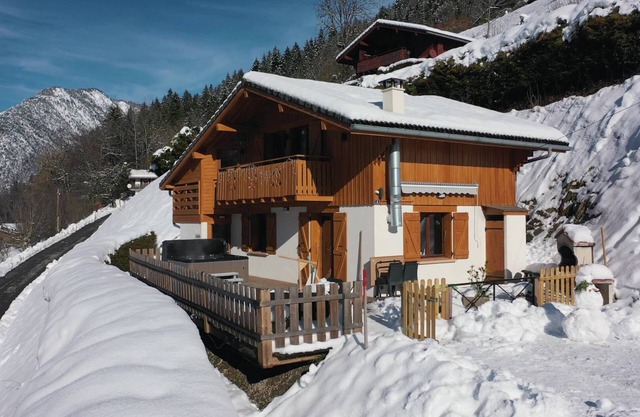 Chalet near Lake Annecy beach wifi jacuzzi private parking pets welcome