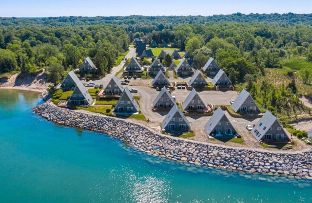 Chalet on the Lake 65 w/Beach Access, Pools, Sport Courts, Fishing Pond & more!