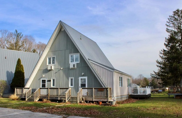 Chalet on the Lake 76 w/Beach Access, Pools, Sport Courts, Fishing Pond & more!