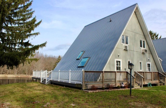 Chalet on the Lake 91 w/Beach Access, Pools, Sport Courts, Fishing Pond & more!