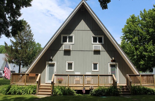 Chalet on the Lake 79 w/Beach Access, Pools, Sport Courts, Fishing Pond & more!