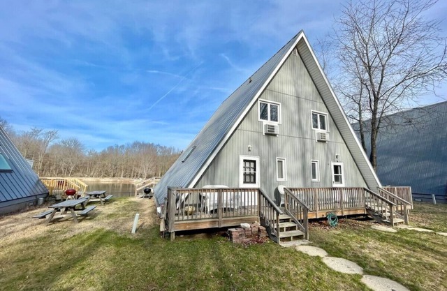 Chalet on the Lake 93 w/Beach Access, Pools, Sport Courts, Fishing Pond & more!