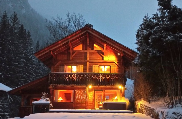 Chalet Scierie, pretty chalet with hot tub and wonderful views, 4 bedrooms.
