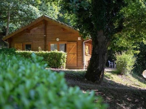 Chalet spacieux pour 8 avec terrasse à Sauveterre-de-Rouergue - API-1-52-366