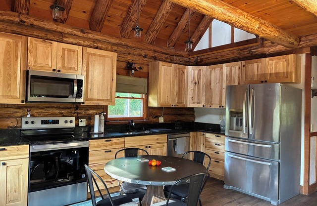Chalet-Style Log Home – Waynesville, Ohio