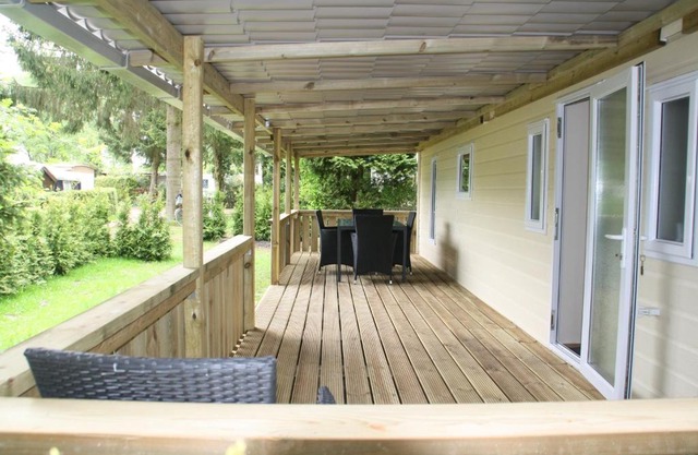 Chalet with large veranda 6p centrally located in National Park, Swimming pool
