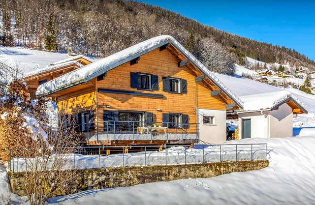 Chalet Ysopi - modern ski base for 9 La Clusaz, games room - OVO Network