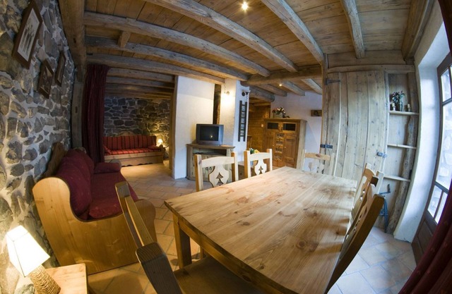 Chalets Clovis II - One Bedroom Apartment, Sleeps 6