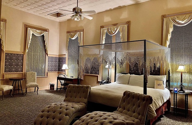 Chambery Inn /7,000 Sqft Luxury Historic Berkshire landmark on Main Street