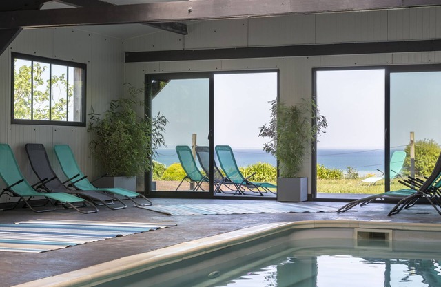 Chambre 3 TN-Family room-Deluxe-Mobility bath-Sea view