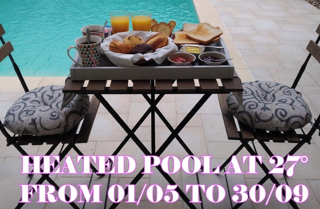 Chambre accès direct grande piscine-Coin cuisine-Parking-Aircon-Jardin