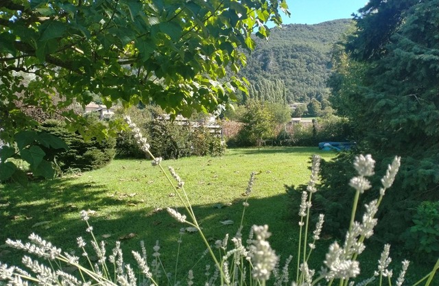Chambre Avec Accès Jacuzzi au Pied des Montagnes -enfants & Animaux Bienvenus