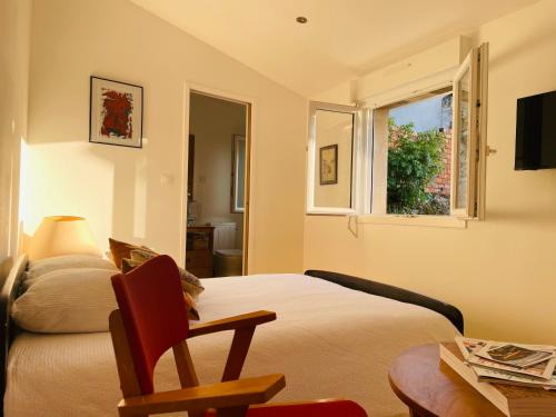 Chambre cosy dans le Centre de Blaye - clim & WiFi