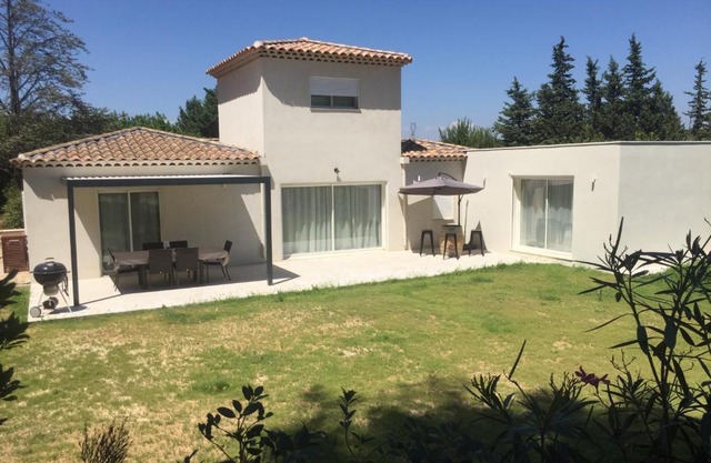 Chambre d hôtes Cabries Calas 5 min gare TGV Aix Pôle d activités d Aix en Provence et Arena